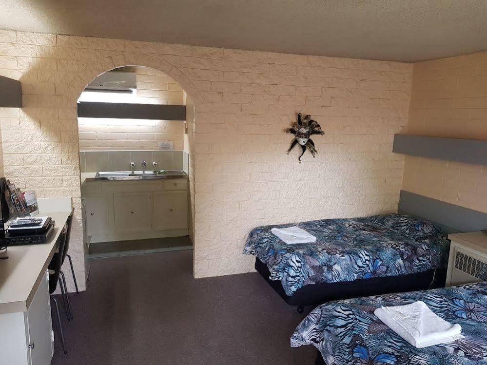 Mahogany Motel Варрнамбул Экстерьер фото